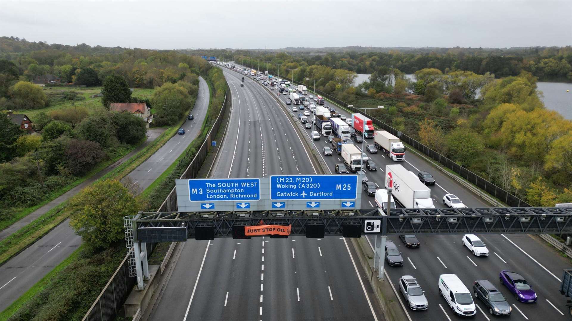 Just Stop Oil blockaded the M25 by scaling gantrys