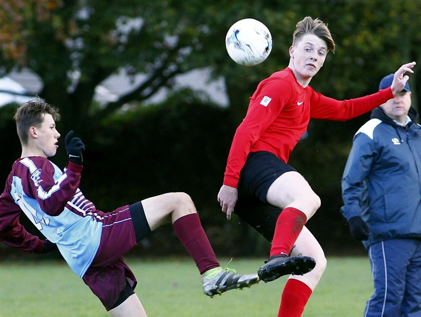 Wigmore Youth Wanderers under-18s (claret & blue) on the stretch against Rainham Kenilworth Rangers Picture: Sean Aidan