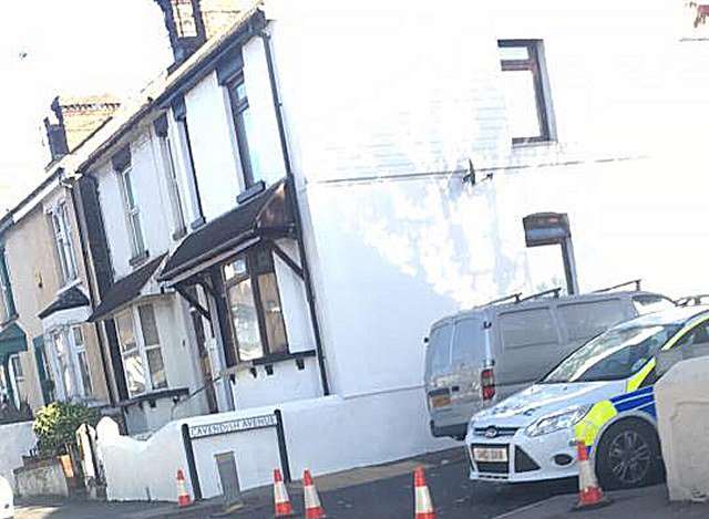 Officers in Cavendish Avenue, Gillingham. Picture: Demi Bainbridge