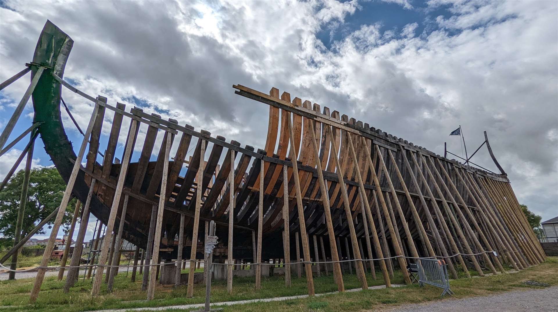 Enthusiasts are building a 17th century warship using traditional methods