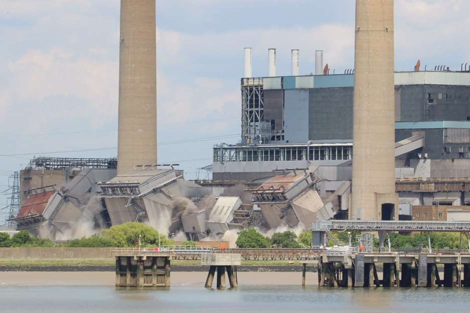 The precipitators come down. Picture: pastthepier2016 on Twitter