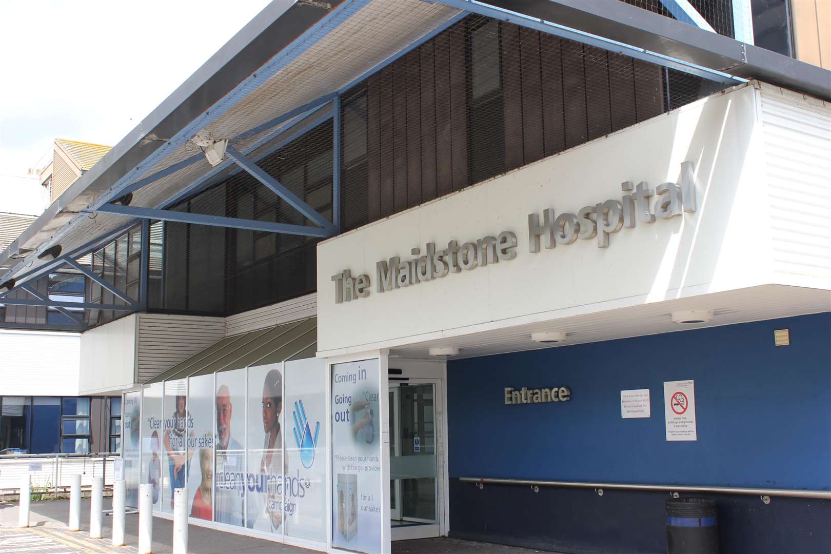 Maidstone Hospital exterior (1398815)