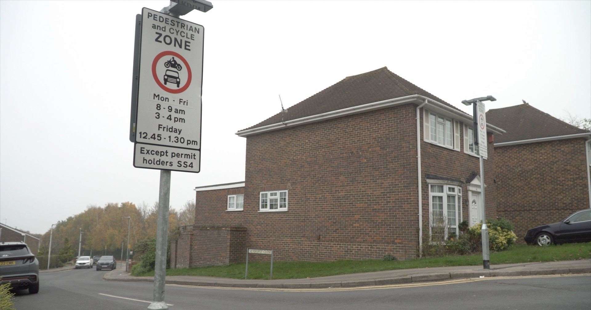 The School Streets scheme aims to improve safety of children walking to school