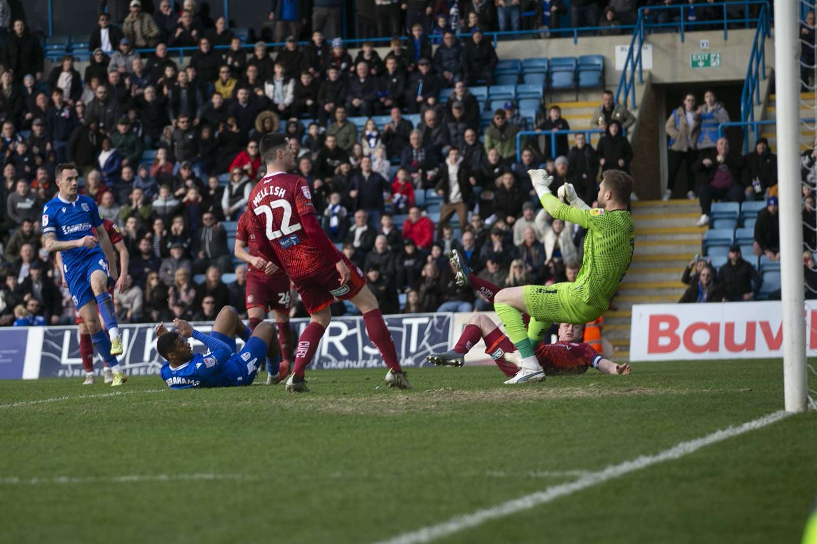 Shaun Williams scores the winner for Gillingham against Carlisle