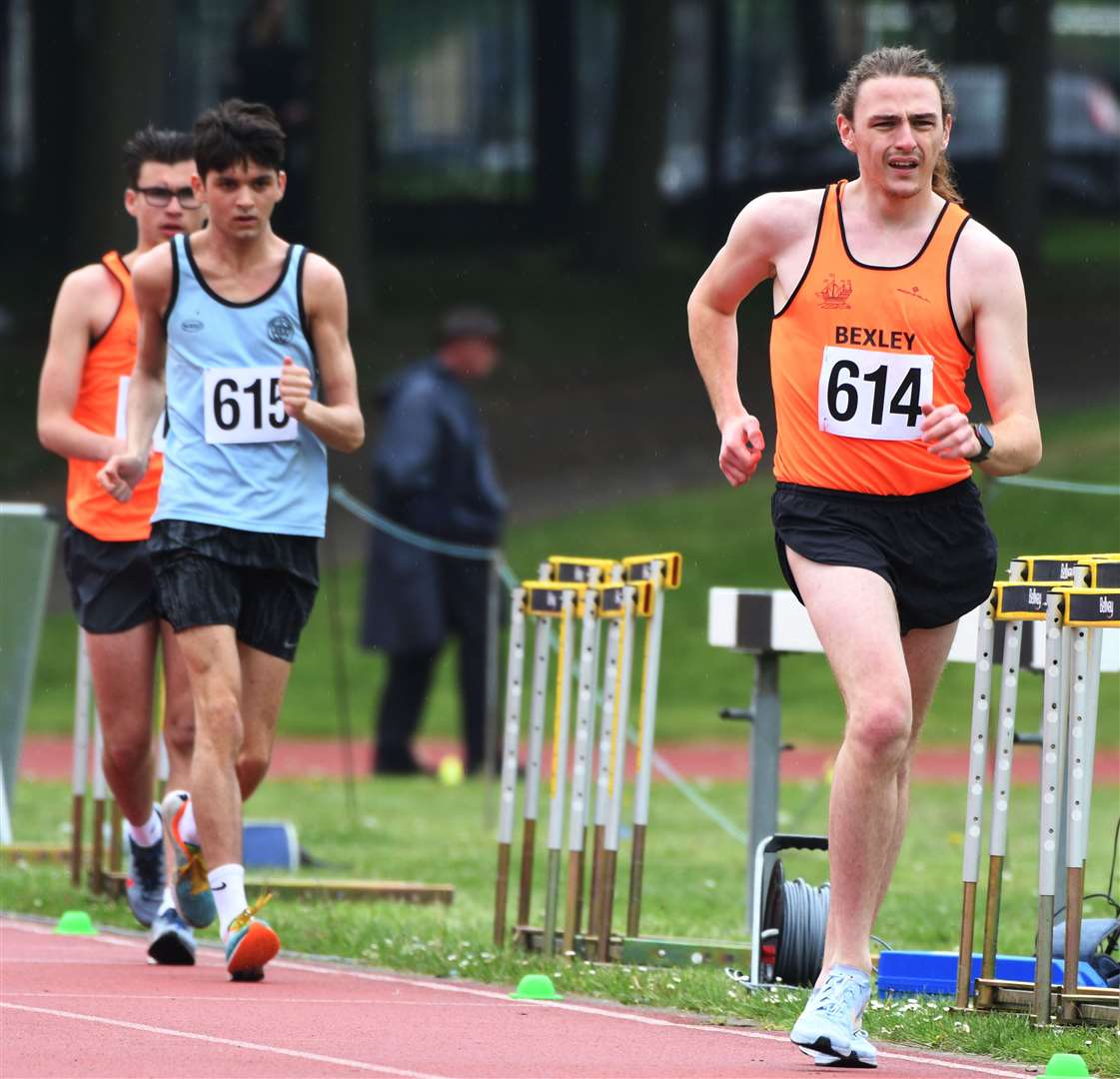 Luc Legon (No.614) won the senior men's 3,000m walk for Bexley. Picture: Barry Goodwin (56698313)