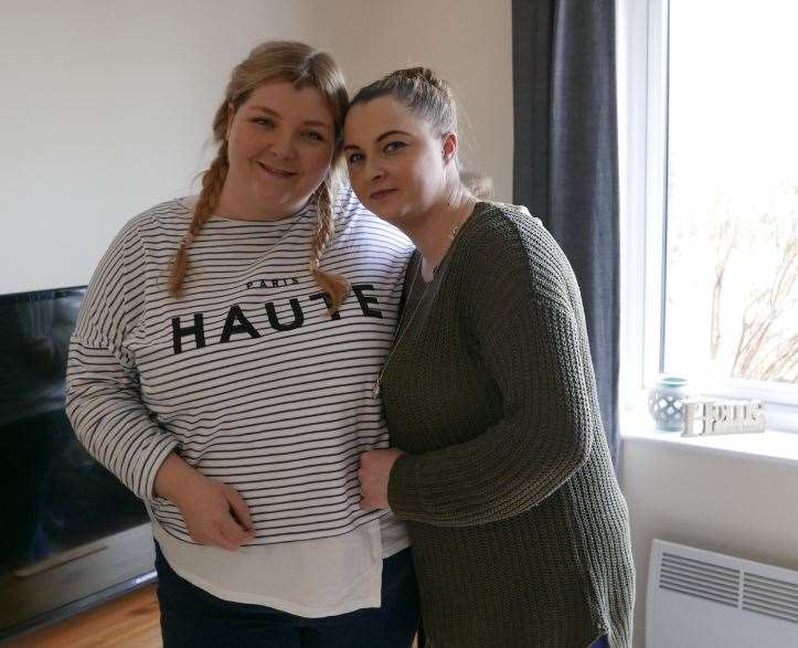 Sister Nicola Bunce (right) has watched for years as Amanda and Ryno struggled to conceive (37311798)