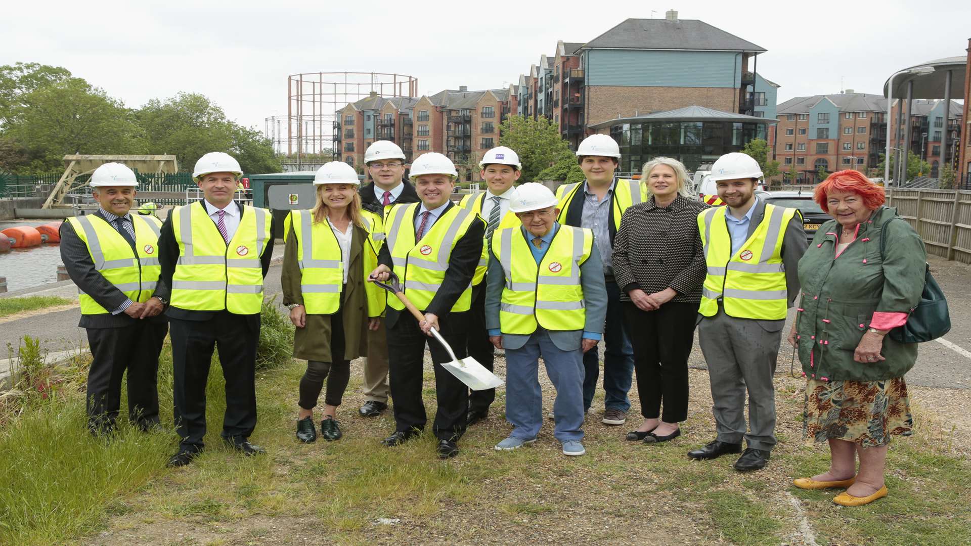 Improvement work to Tonbridge Town Lock area along the stretch of Medway Wharf Road between the intersection with the High Street and the River Centre has begun