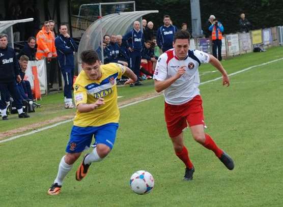 Joe Howe on the run as the Fleet bench look on Picture: Paul Jarvis