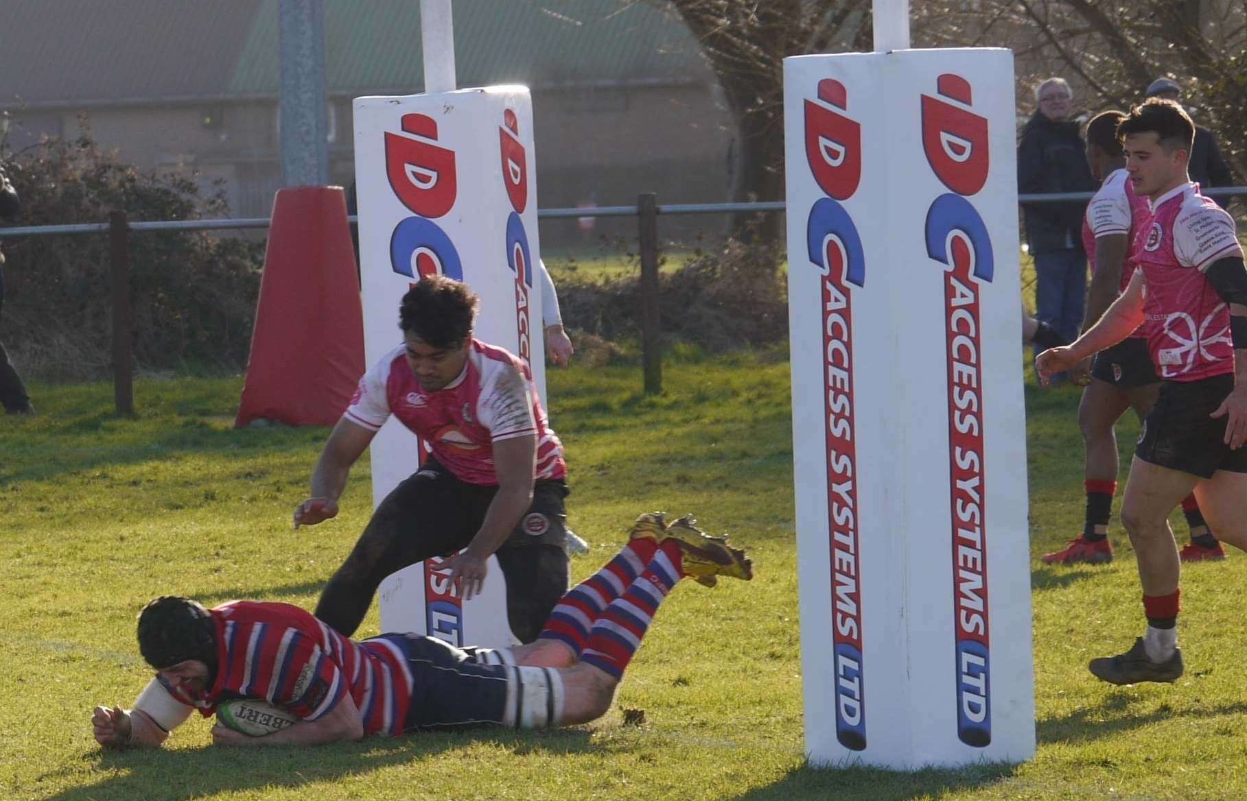 Toby Freeman scores for Tonbridge Juddians against Birmingham Moseley. (54862984)