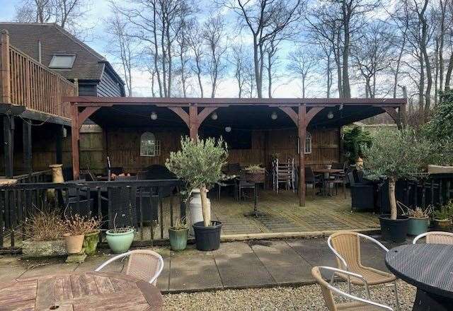 I’m not claiming to be a gardener extraordinaire but I did spot there were two olive trees on either side of the entrance to this patio and, out of shot, a fig tree against the wall