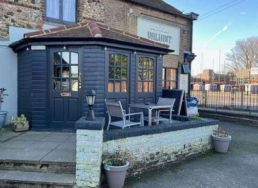 The Valiant Sailor on New Dover Road sits right on the edge of Folkestone up above the famous white cliffs