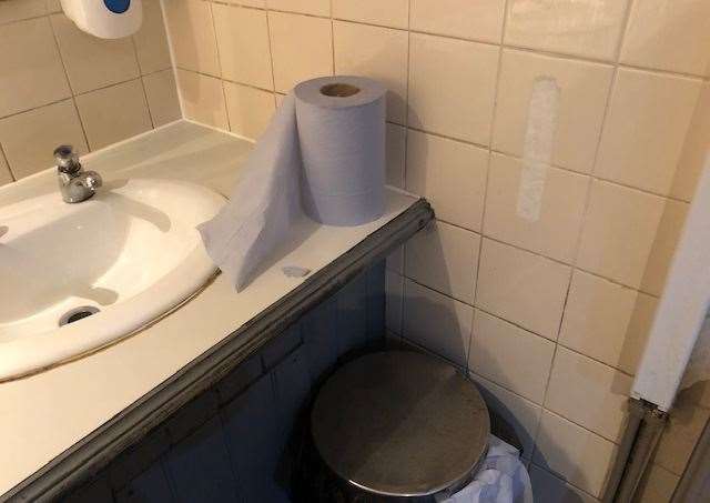 In the absence of anything else someone has placed a roll of blue paper by the sink