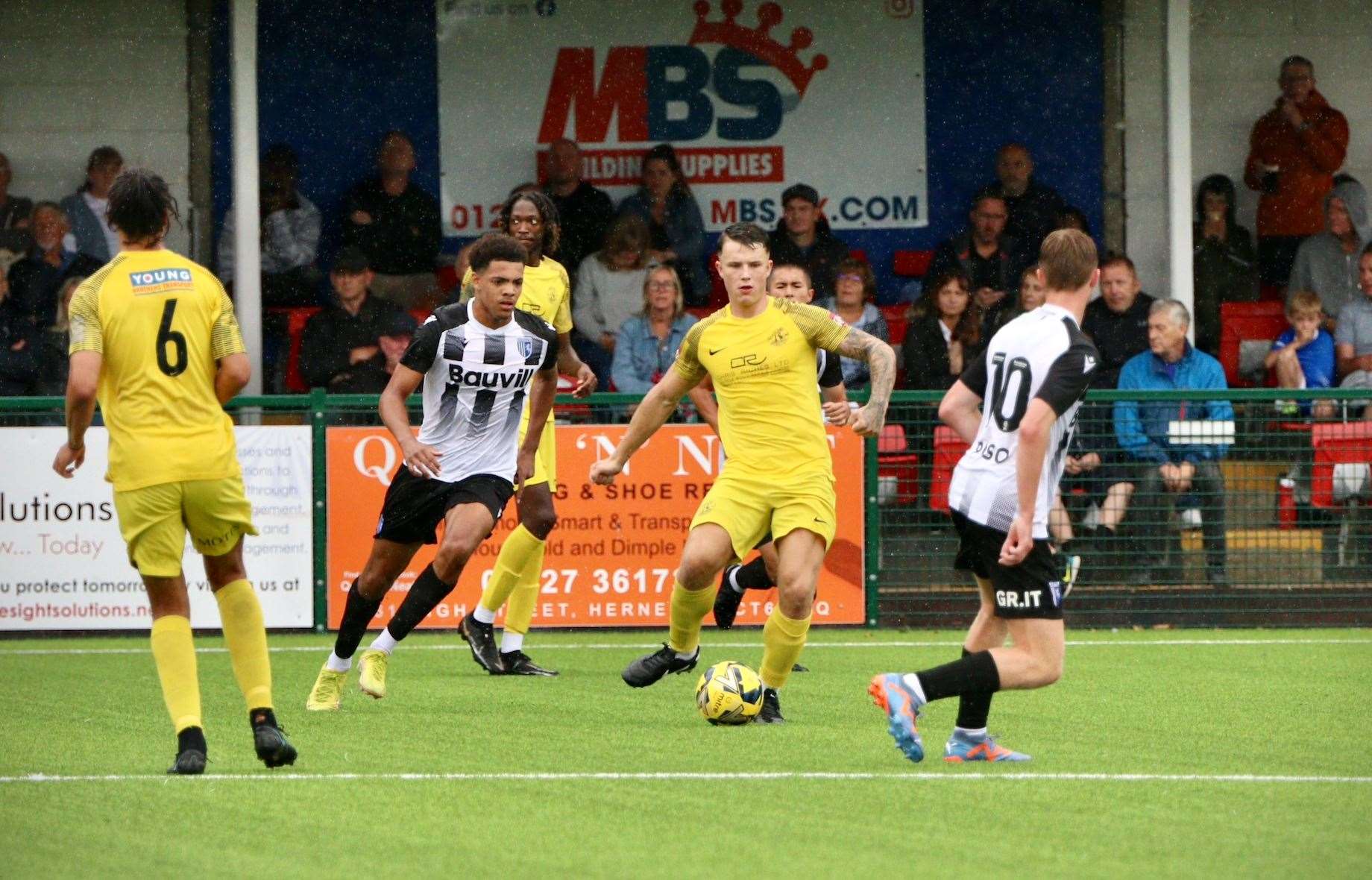 Defender Harrison Pont on the ball for Bay. Picture: James Aylward