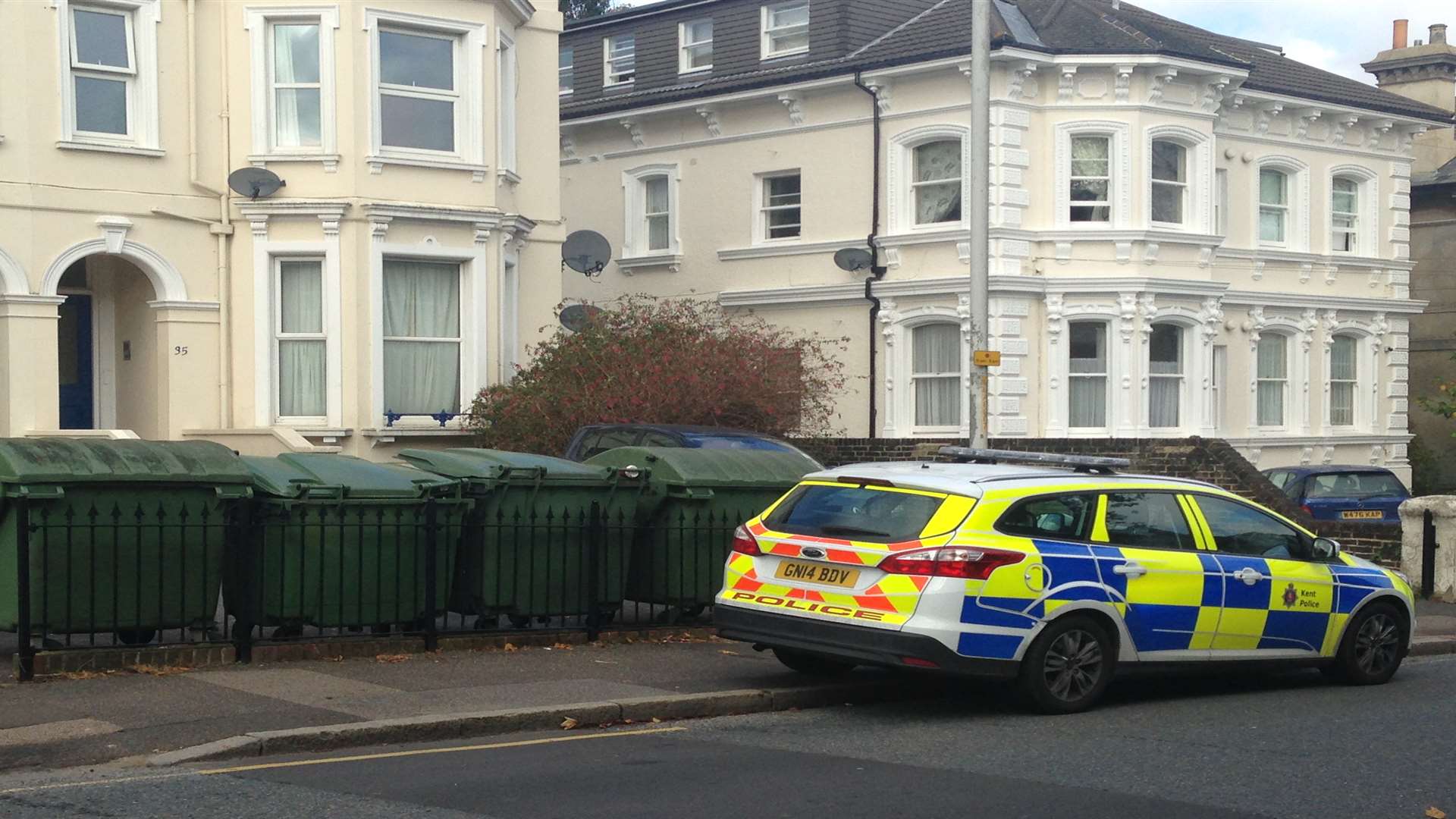 The scene in Upper Grosvenor Road