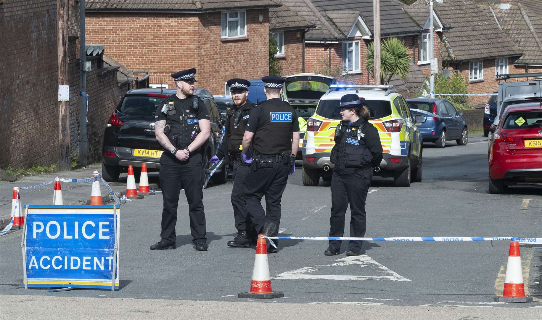 Police in Greatness Lane, Sevenoaks Picture courtesy of Dimensionphotos