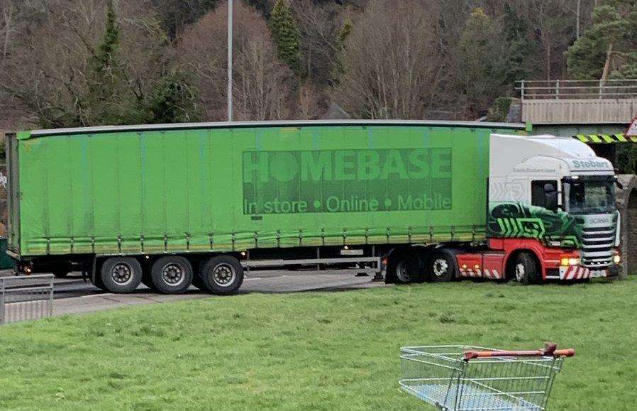 The jackknifed lorry on the A26 Eridge Road. Picture: @DaivdMdave456 (6720862)