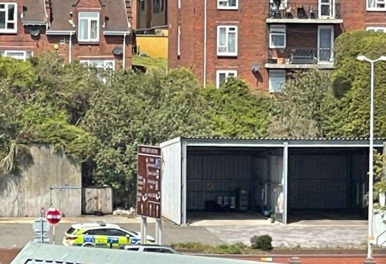 Officers parked near to garages on Snargate Sreet. Picture LKJ Media on Twitter