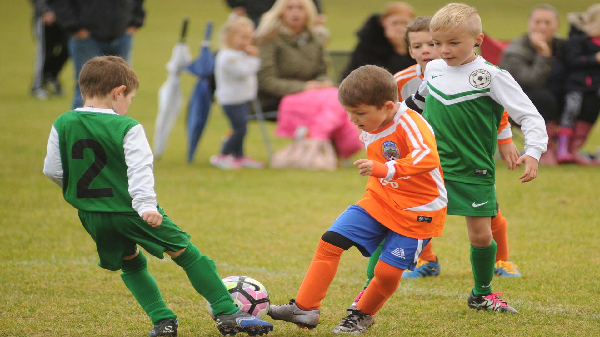 New Ash Green's under-7s defend against Cuxton 91 Avengers Picture: Steve Crispe