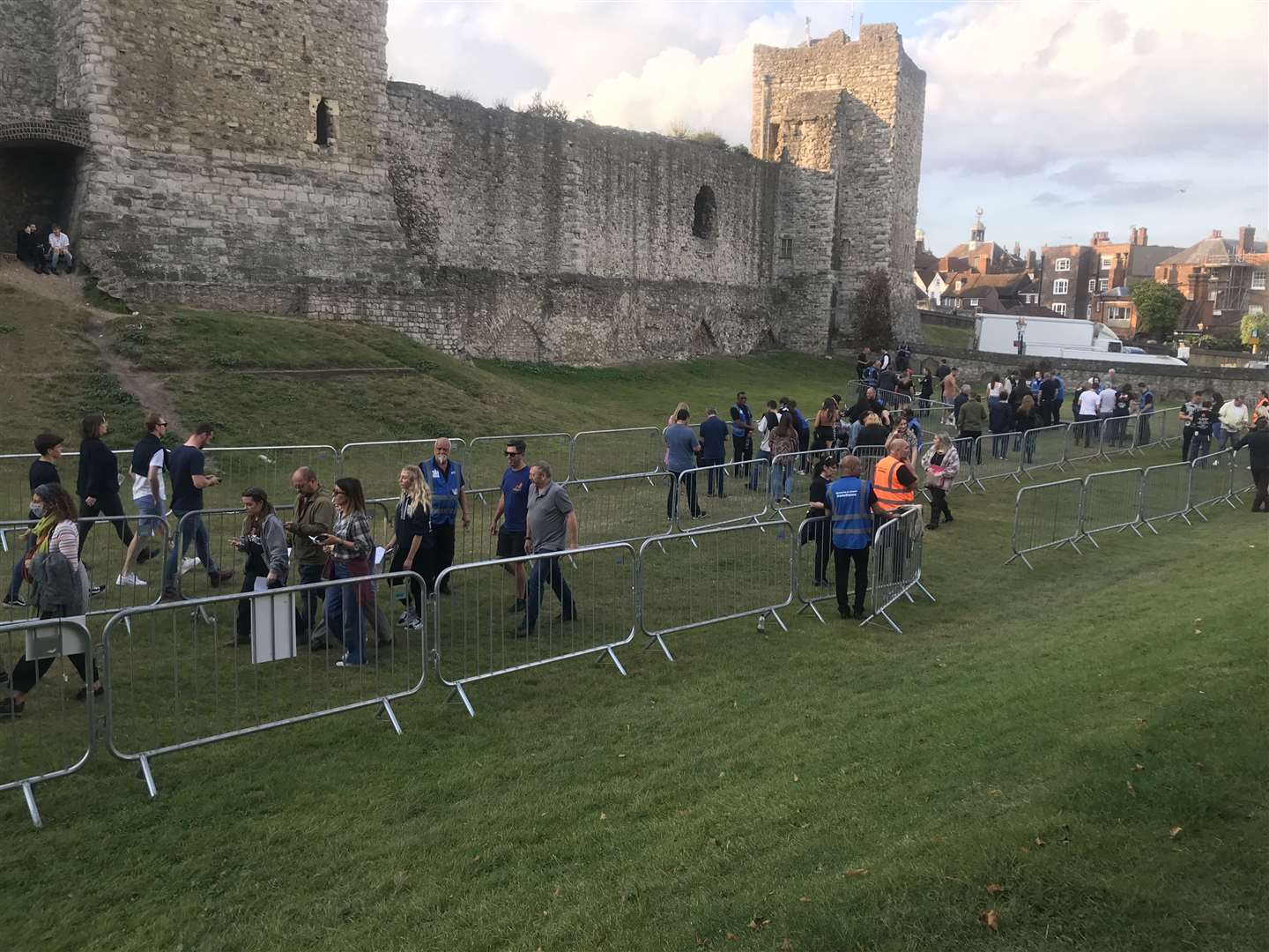 Fan arriving at Rochester Castle for the Libertines