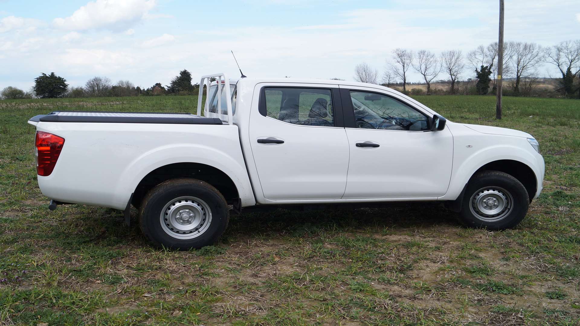 Deep-walled tyres and a tough exterior make the Navara perfect for some heavy lifting