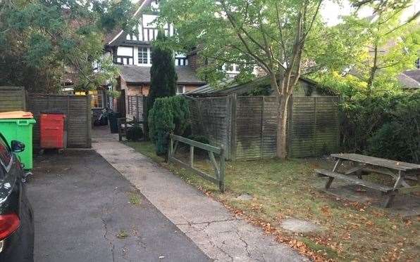 At the back of the pub to the left there’s a small garden area with a couple of picnic benches but these weren’t in use while we were in