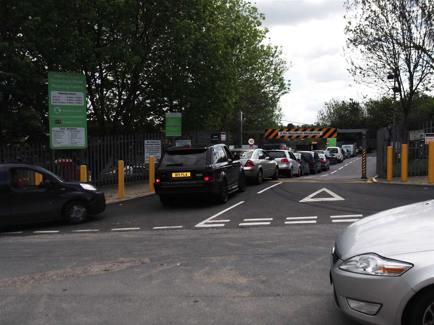 Queues in the past to use the waste centre in Tovil, near Maidstone Picture: Mike Hogg