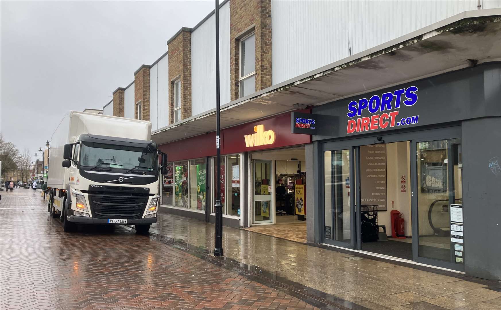 This morning Gillingham High Street reopened after a reported stabbing last night