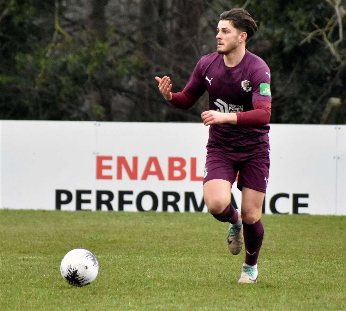 Dartford midfielder Jack Smith assesses his options. Picture: Randolph File