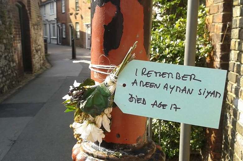 A bouquet in Gatefield Lane