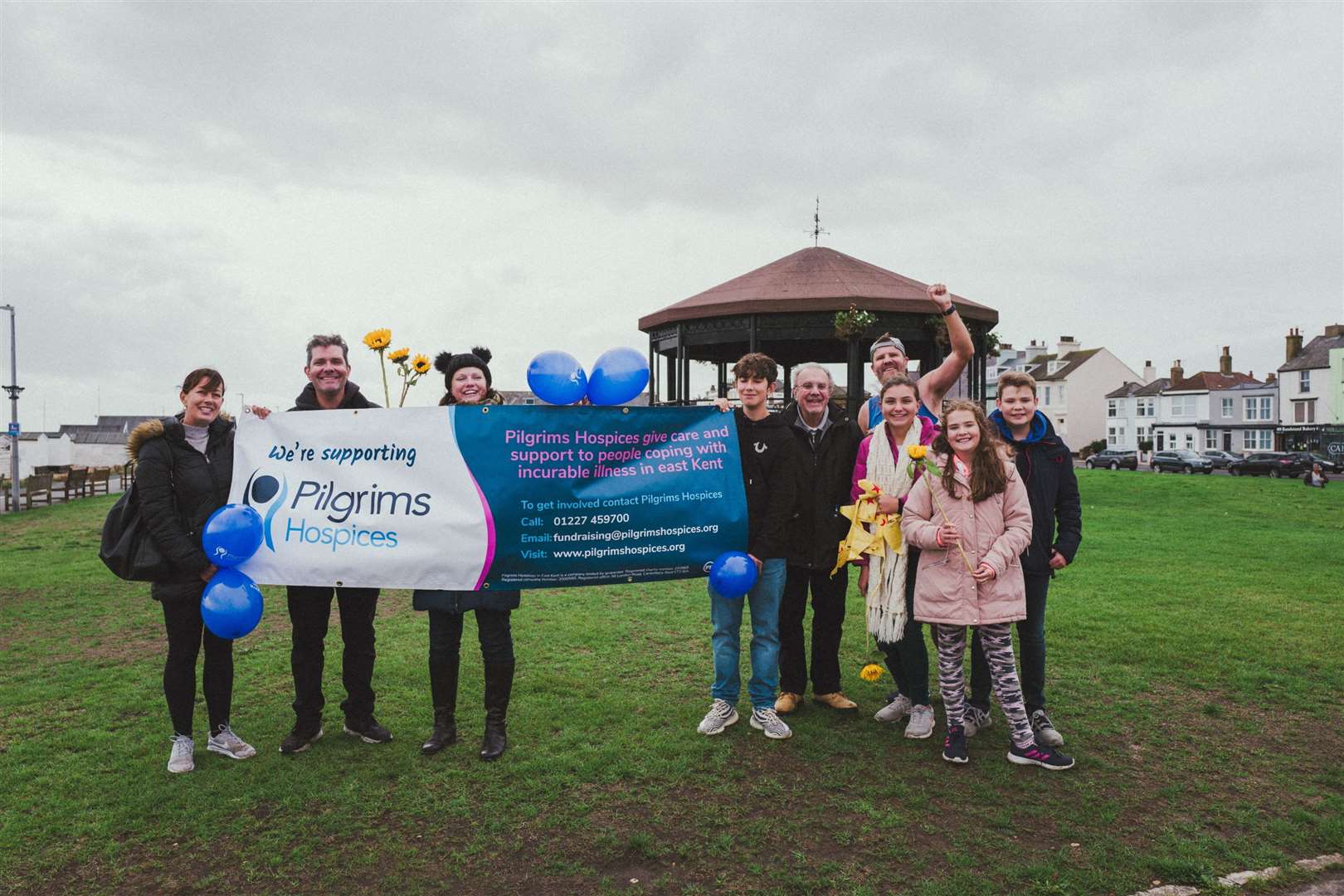 London Marathon 2021: Rob Maynard with family L-R Nadine, Neil, Kirsty, Joel, Derek, Rob, Georgia Holroyd, Hannah and Isaac Maynard. (50186006)