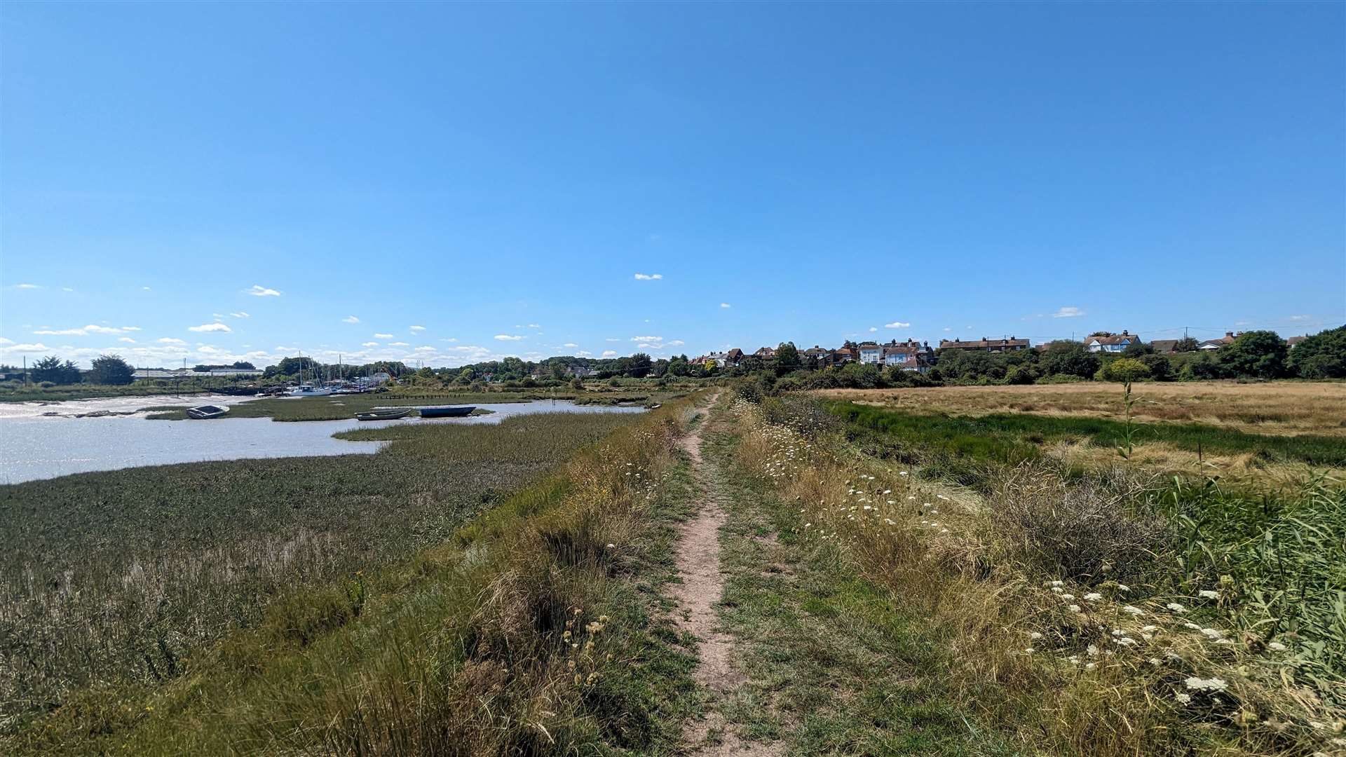 The path leading towards the village of Oare