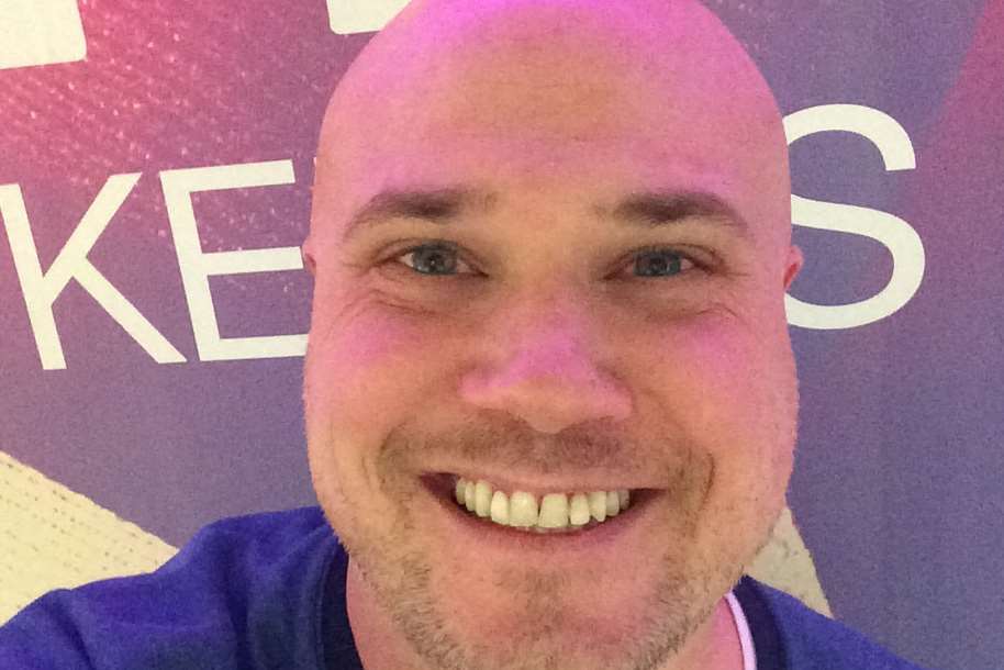 kmfm presenter Andy Walker takes a selfie