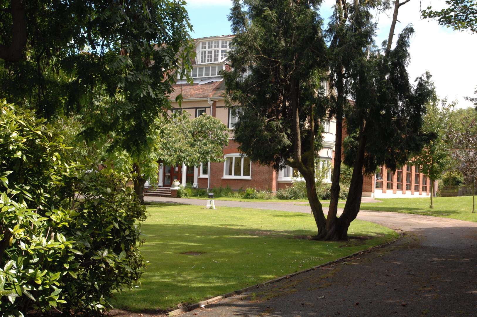 The Herne Bay Christian Centre had tennis courts and a swimming pool