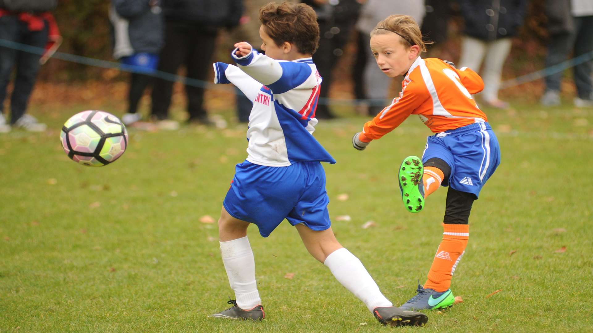 Cuxton 91 Cobras under-10s go for goal against Bredhurst Juniors under-10s Picture: Steve Crispe