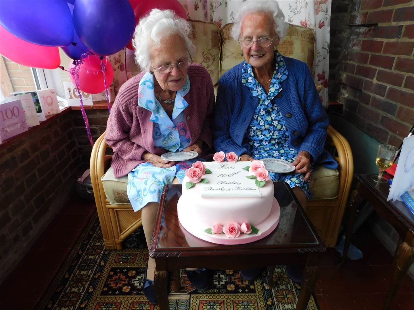 Twins Kathleen Whitehad(left) and Dorothy Sivyer