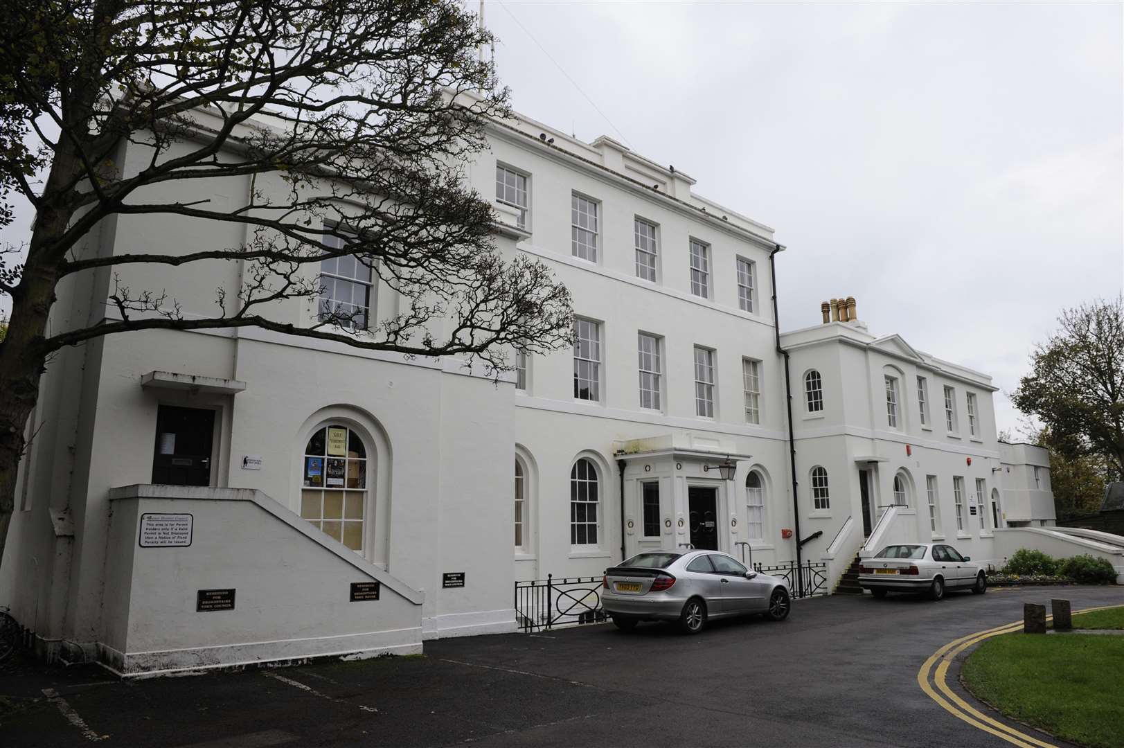 Pierremont Hall, Broadstairs