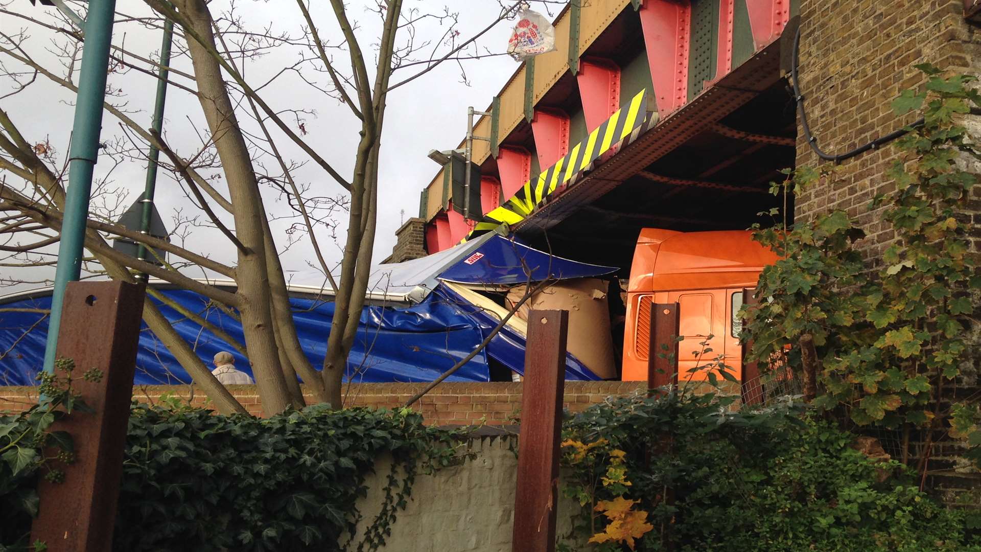 Lorry hits rail bridge in Gun Lane, Strood