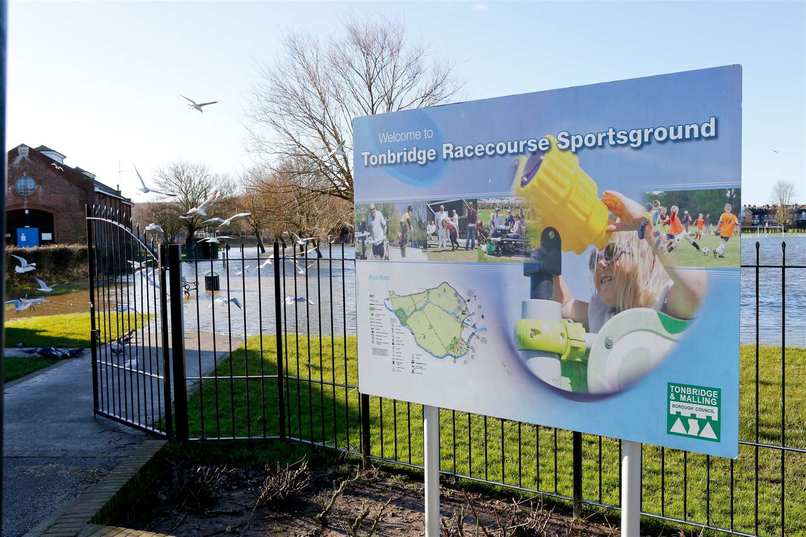 The incident happened near Tonbridge Swimming Pool in Castle Street