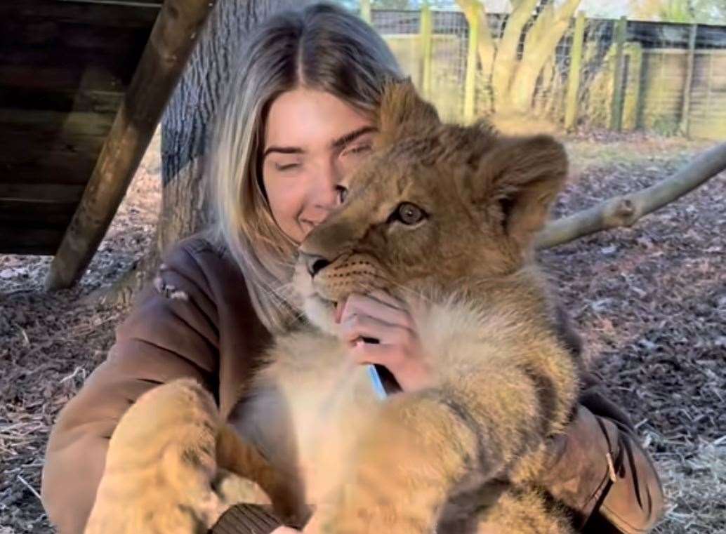 Freya shared a video cuddling up to Zemo. Picture: Freya Aspinall @freyaaspinall