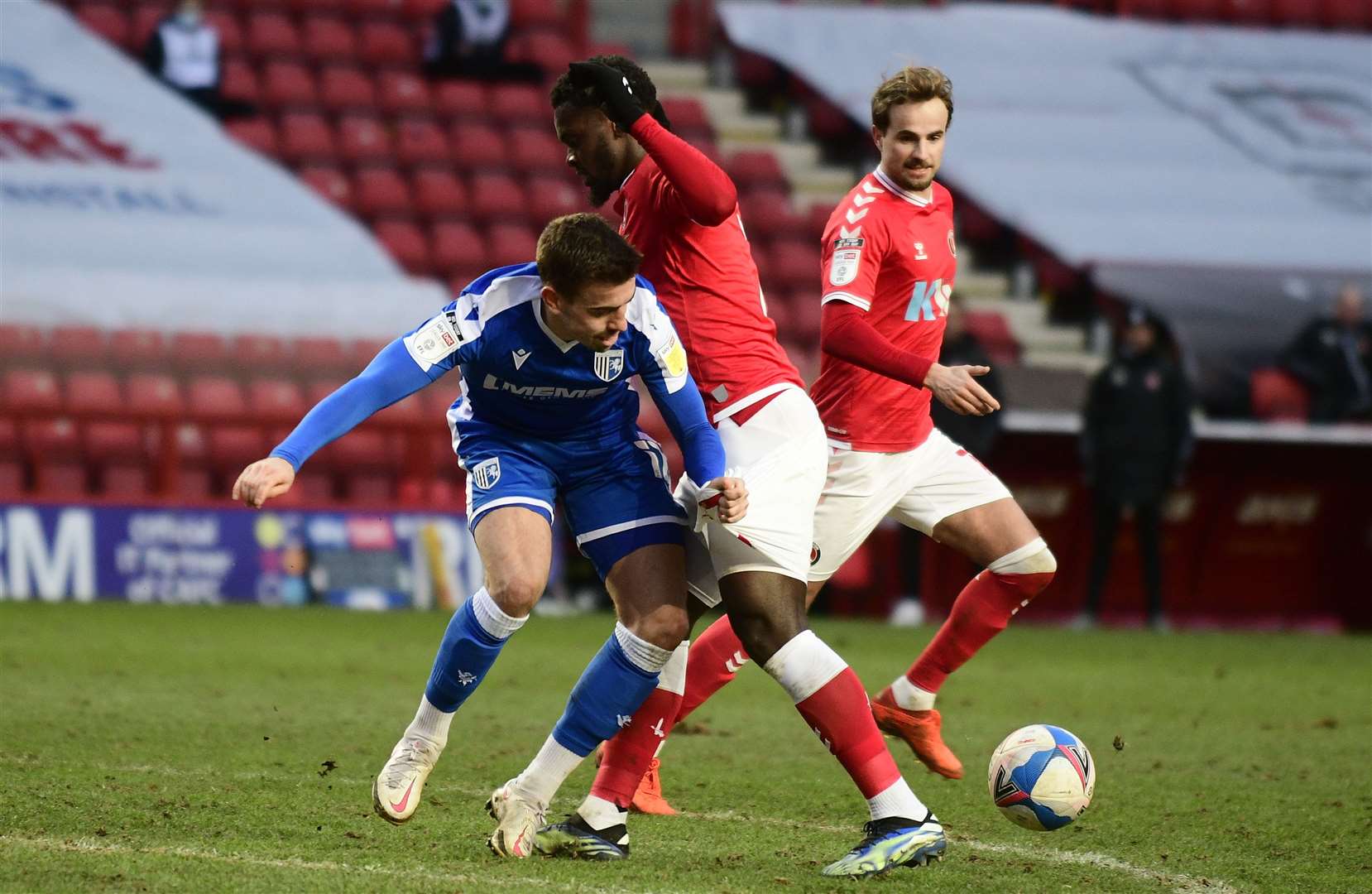 Olly Lee is crowded out against Charlton. Picture: Barry Goodwin. (44403518)