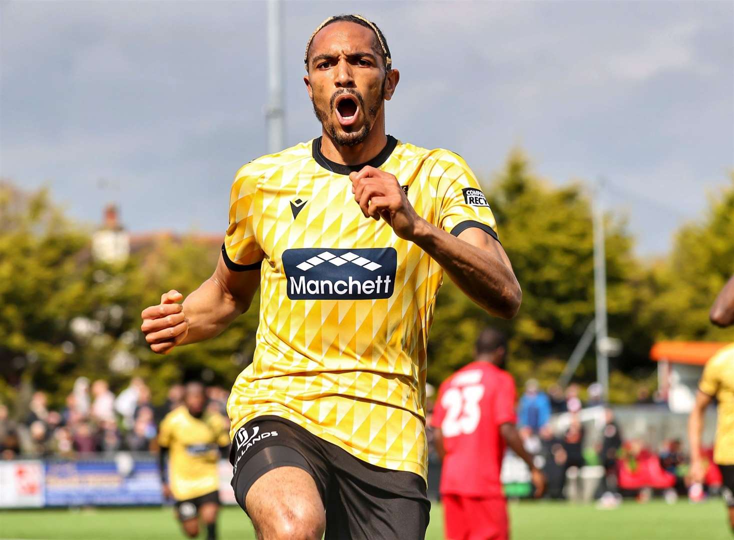 Matt Bentley celebrates after making it 1-1. Picture: Helen Cooper