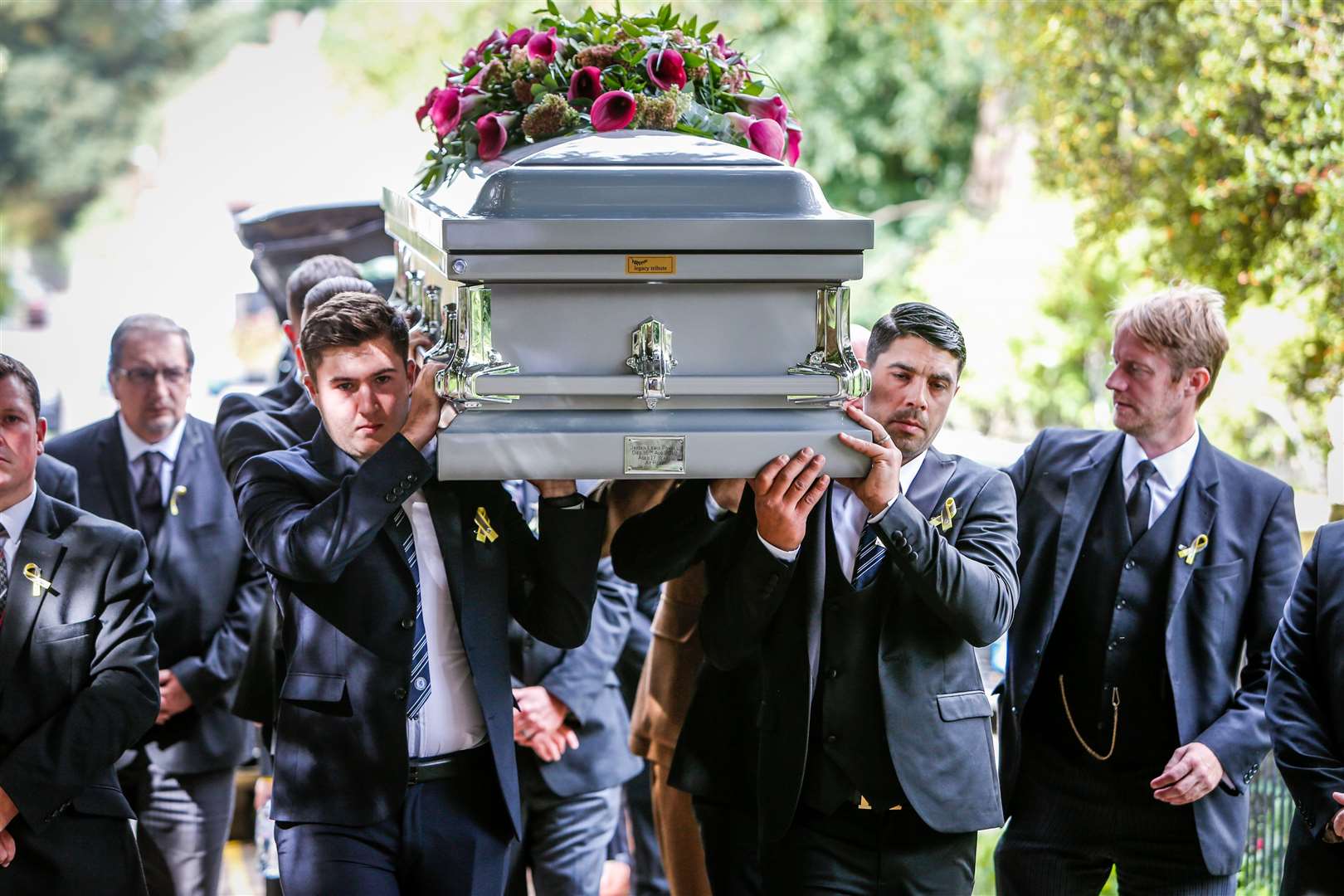 Funeral of Jayden Powell, East Malling and balloon launch in Teapot Lane, Aylesford. Jayden's coffin is carried into church. Picture: Matthew Walker. (4070097)