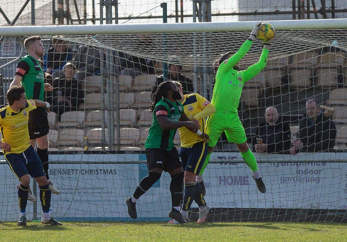 Dan Eason grabs a high one as he keeps a clean sheet. Picture: Les Biggs