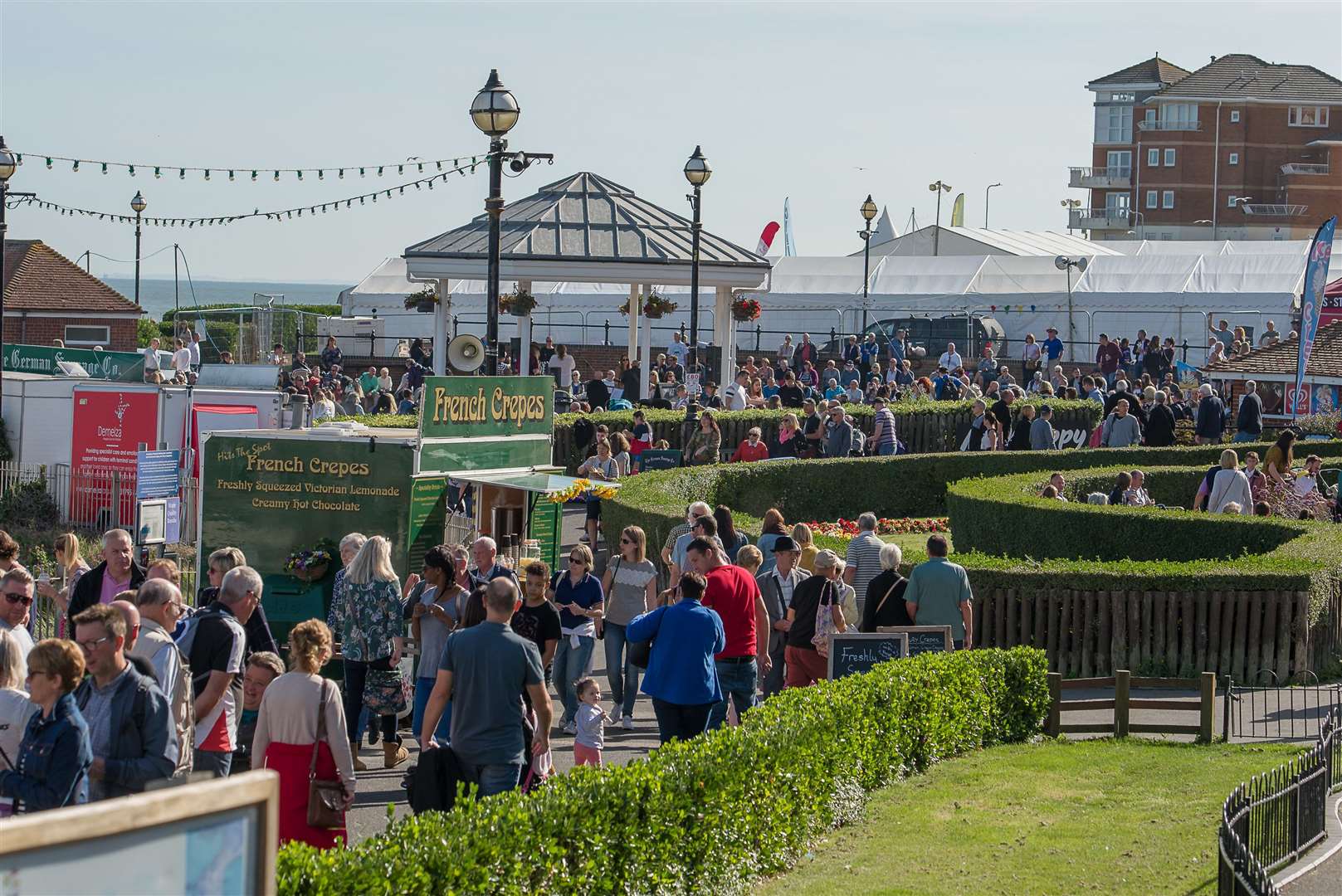 The beautiful weather brought out big crowds. Broadstairs Food Festival. Victoria Gardens and seafront promenade, Broadstairs, CT10 1QS. 290918 Picture: Alan Langle....... (4483889)