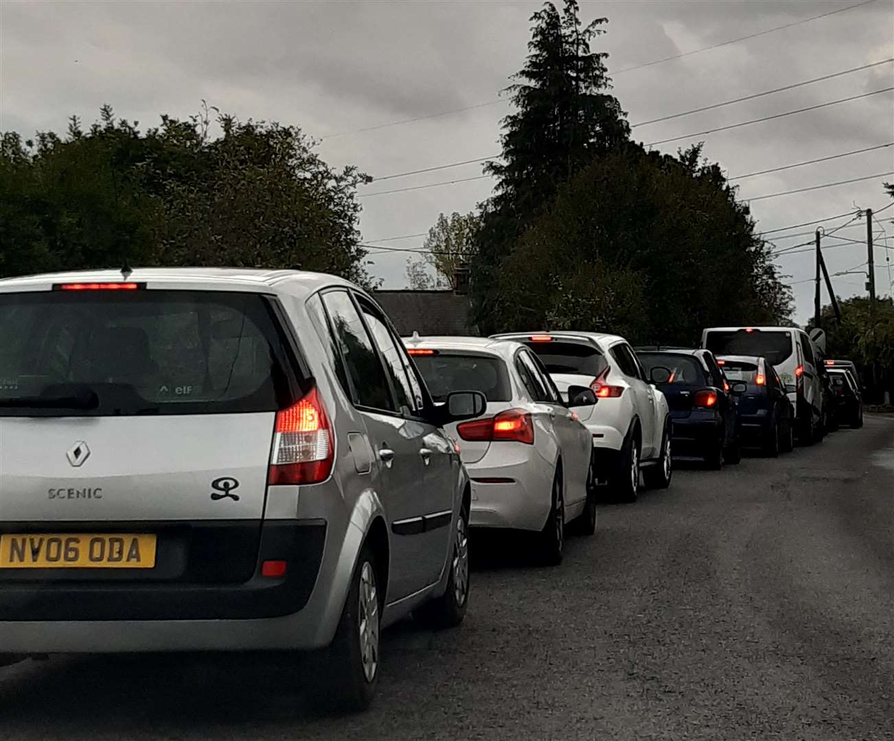 Traffic queuing in Shalloak Road Canterbury (42379388)