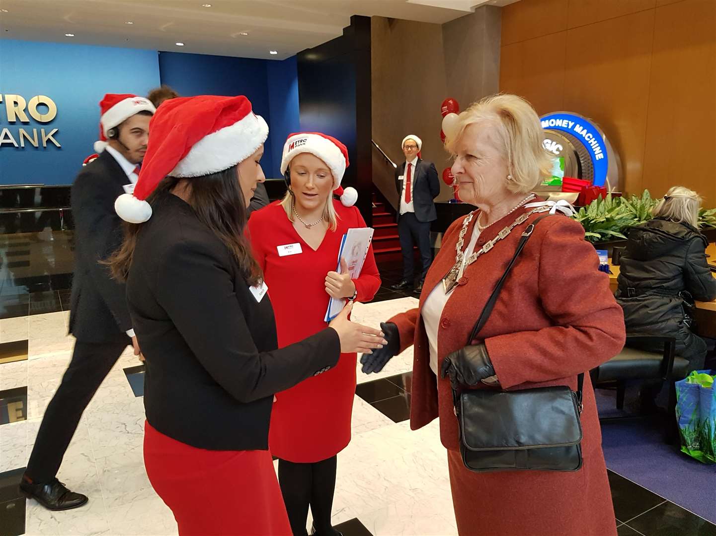 Mayor of Ashford Cllr Jessamy Blanford speaks to staff ahead of the opening. (6175153)