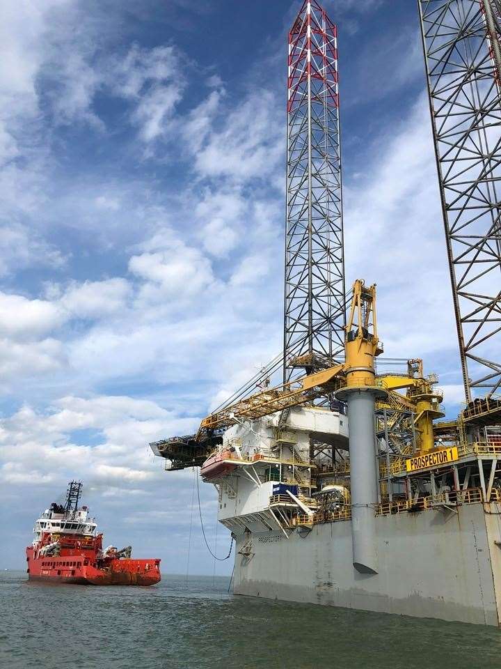 The Friede and Goldman jack-up oil rig being towed to Sheerness