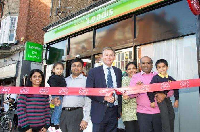 Craig cutting a ribbon (6431562)