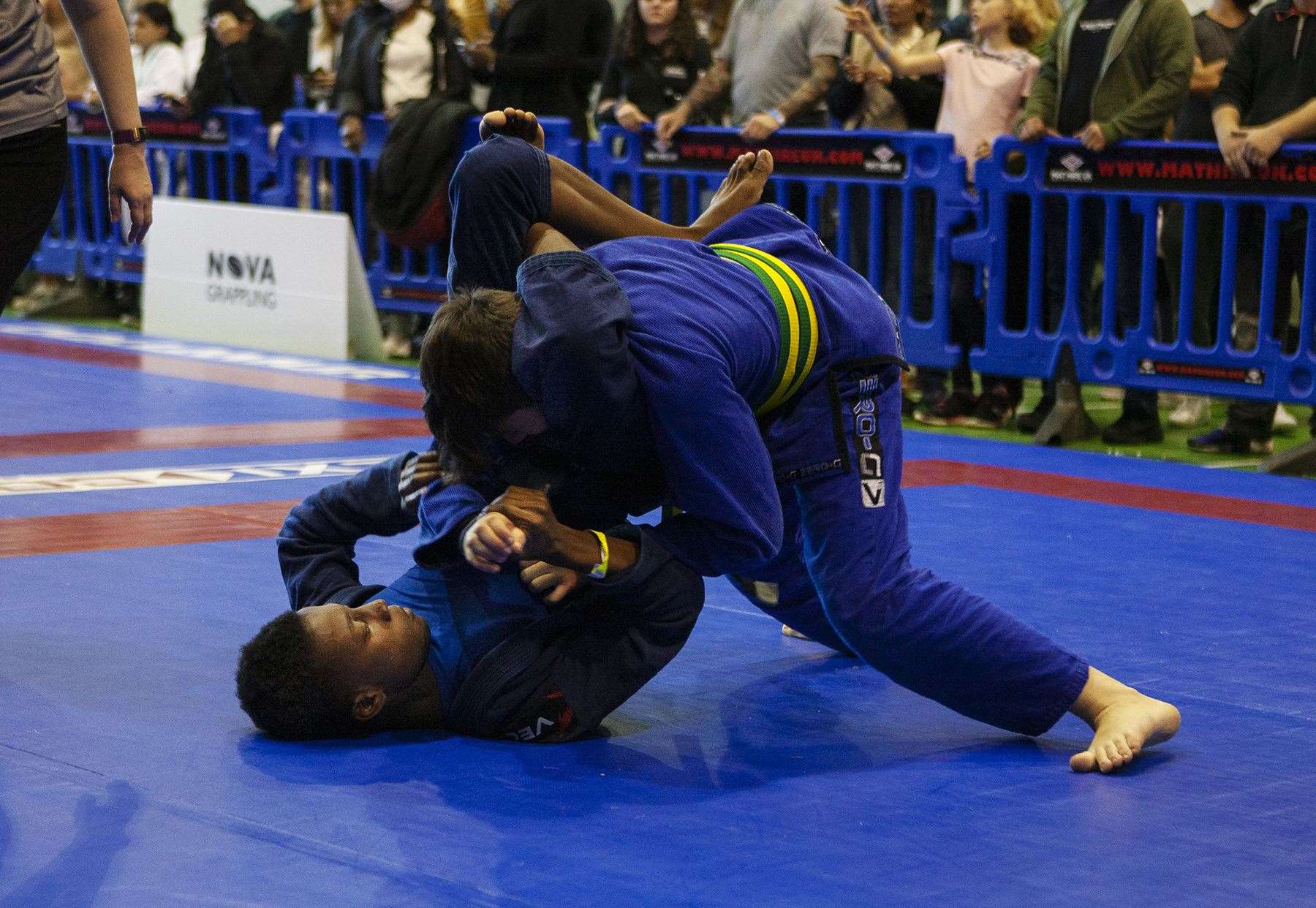 Noah Ebuwei, left, locks on a triangle choke for the win