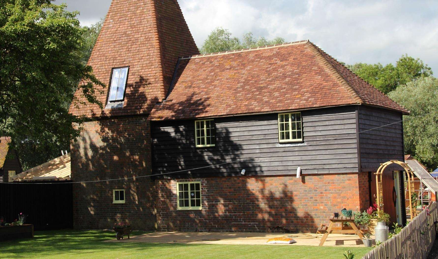 Buss Farm oast house (4070572)